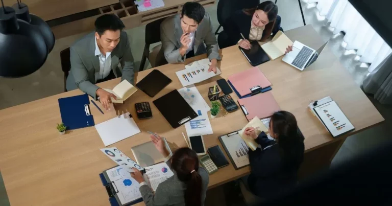 In-House Finance & Accounting vs Outsourcing_v2
